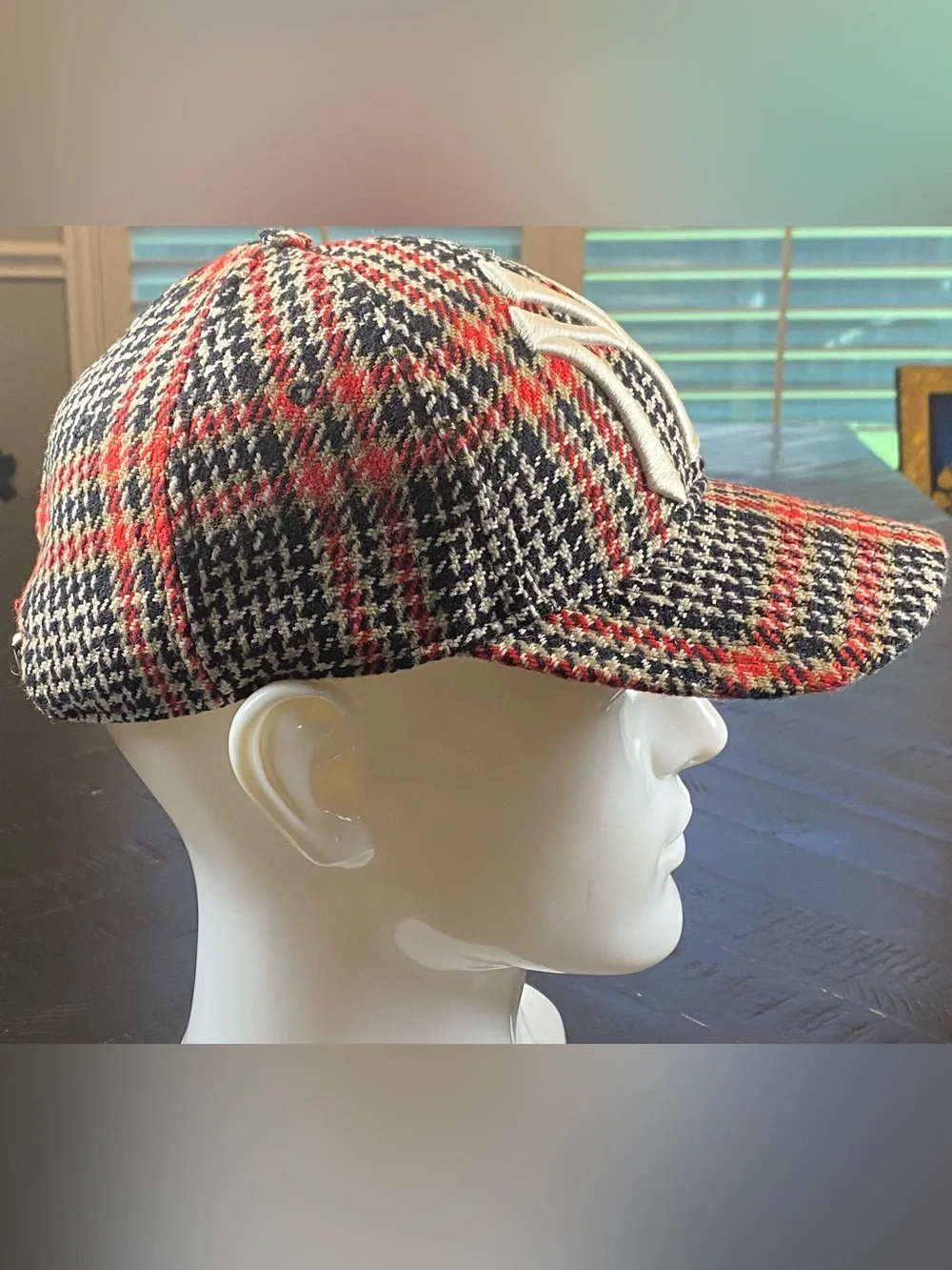 Gucci Black, White & Red Houndstooth Baseball Cap with Embroidered Logo - Picture 3 of 12